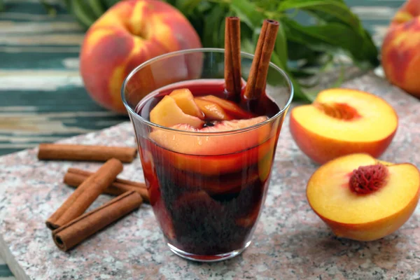 Comida Italiana Fruta Pêssego Vinho Tinto — Fotografia de Stock