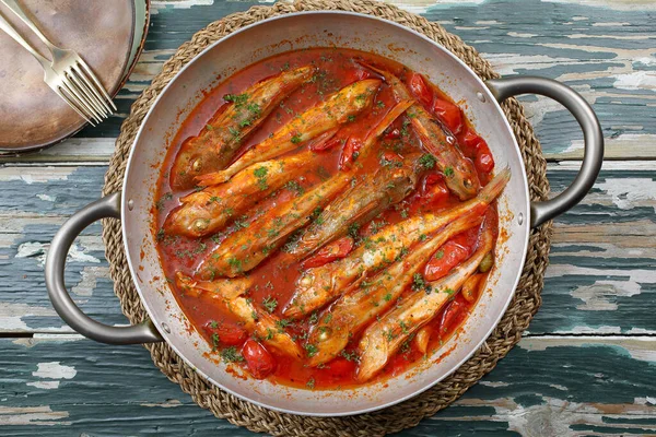 Gurnard Fish Tomato Sauce Green Background — стоковое фото