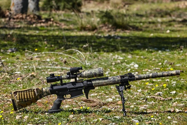 Sniper's pistool op het concept van ground.Military. — Stockfoto