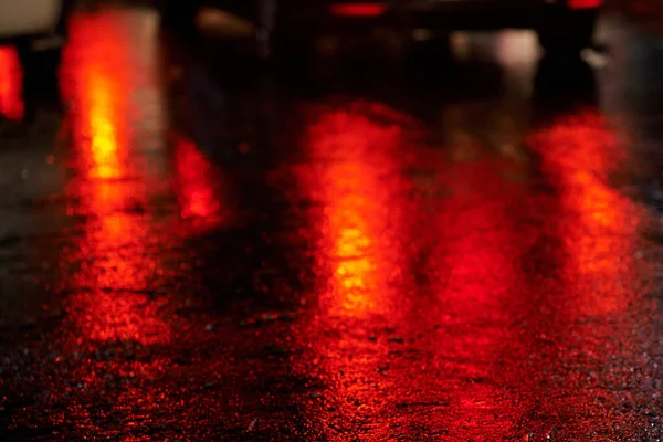 Lights and shadows on wet road at rainy night. — Stock Photo, Image