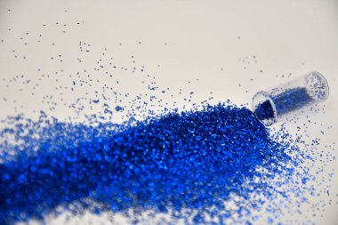 Arka plan mavi payet. Kumaş pullu parlak renkler. Moda kumaş glitter, pullu  