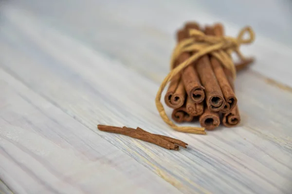 Cinnamon Sticks Wooden Table Art Soft Focus — Stock Photo, Image