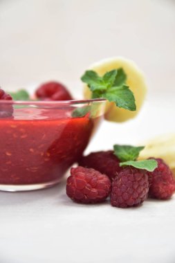 Ahududu smoothies, sanat yumuşak odak