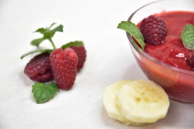 Ahududu smoothies, sanat yumuşak odak