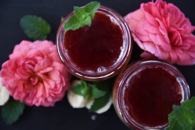 çöl chia puding. muz ile gülü. Sanat yumuşak odak