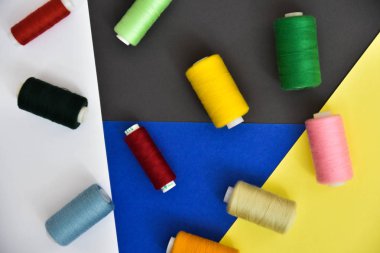 çok renkli arka plandaki iş parçacıkları