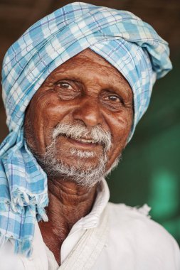 Gokarna, Karnataka, Hindistan, 9 Ocak 2018: Beach fındık satıcı portresi