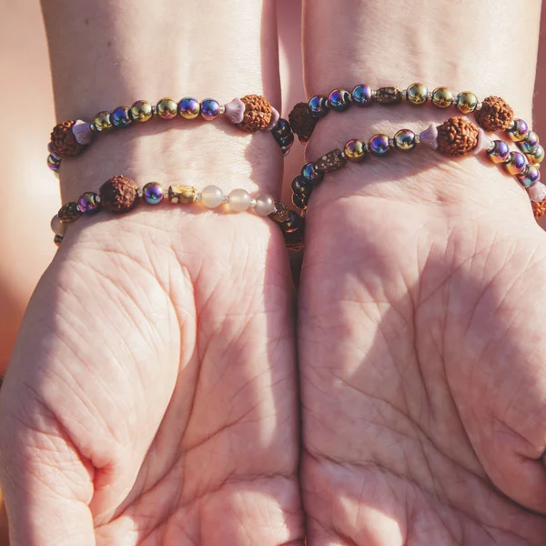 Female Palms Natural Bead Stone Bracelets — Stock Photo, Image