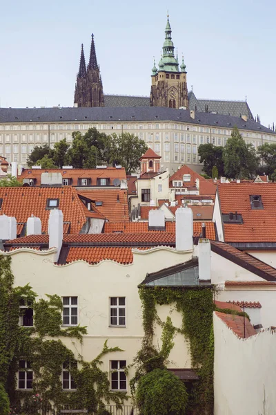 Netradiční Praha Pohled Romantické Soudu Pražský Hrad Vitus Cathedral — Stock fotografie