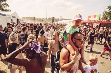 Kostrzyn nad Oder, Polonya, 4 Ağustos 2018, Woodstock Polonya Rock festival kutluyor ziyaretçi