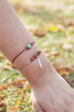 Takı ile kadın bilek