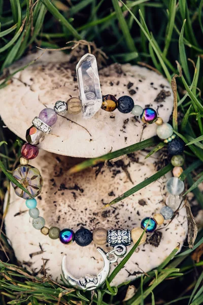 Färgglada Naturliga Mineraliska Pärlor Armband Naturlig Bakgrund — Stockfoto