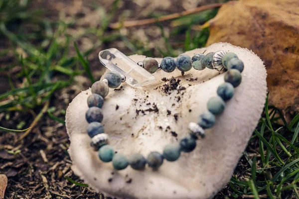 Naturligt Mineral Pärlor Armband Naturlig Bakgrund — Stockfoto