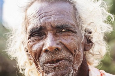 Arunachala Tiruvannamalai, Tamil Nadu, Hindistan, 28 Ocak 2018: üst düzey Hintli adam portresi