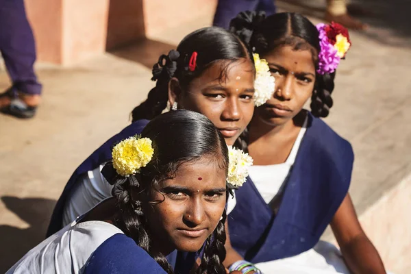 Arunachala, Tiruvannamalai, Tamil Nadu Hindistan, 30 Ocak 2018: Devlet Okulu öğrenci kızlar