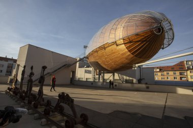 Prague, Çek Cumhuriyeti, 25 Şubat 2019: zeplin Gulliver çatı Prag Galerisi Dox