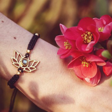 Kadın bilek Lotus metal bileşeni Labrador taş bilezik