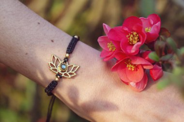 Kadın bilek Lotus metal bileşeni Labrador taş bilezik