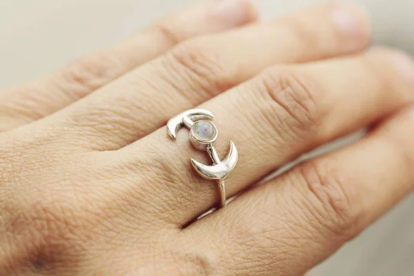 Anillo Femenino Plata Con Gemas Luna —  Fotos de Stock