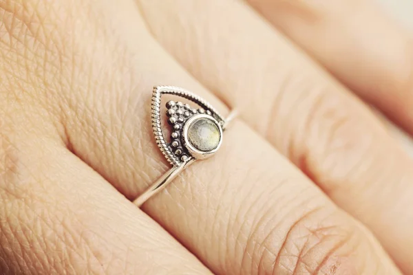 Female Hand Wearing Silver Ring Labradorite Gemstone — Stock Photo, Image