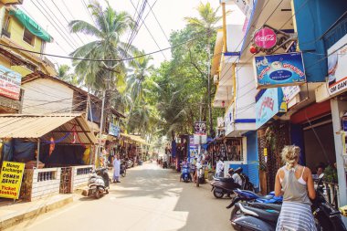 Arambol, Hindistan'da Goa, 1 Şubat 2019: Arambol'daki Meşgul Sokağı