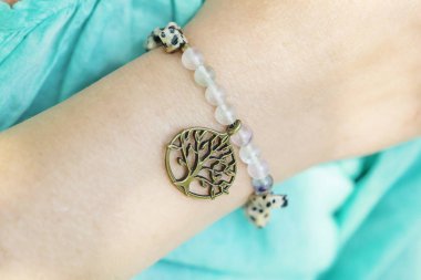 Kadın bilek ağaç kolye ile Mineral florit boncuk bilezik