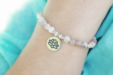 Kadın bilek lotus kolye ile Mineral güneş taş boncuk bilezik