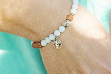 Kadın bilek ağaç kolye ile Mineral amazonite ve rudraksha boncuk bilezik