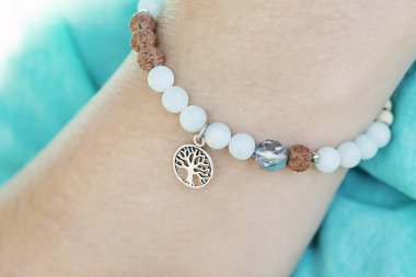 Kadın bilek ağaç kolye ile Mineral amazonite ve rudraksha boncuk bilezik