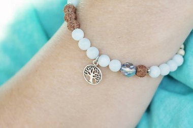 Kadın bilek ağaç kolye ile Mineral amazonite ve rudraksha boncuk bilezik