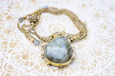 Labradorit damla şekli pirinç zincir dekoratif kolye 