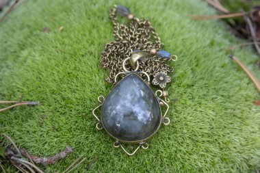 Labradorit damla şekli pirinç zincir dekoratif kolye 