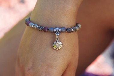 Kadın el giyen mineral taş boncuk yoga bilezik 