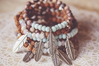 Metal tüy kolye mineral taş yoga bilezikleri dekoratif doğal boho arka plan