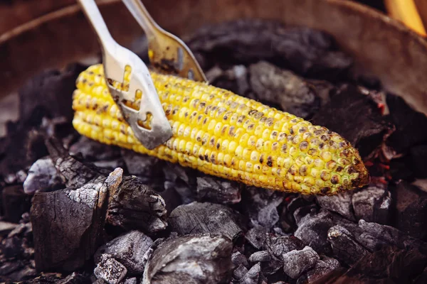 Yellow Corn Roasted Fire Black Carbons — Stock Photo, Image