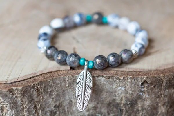 Faceted Labradorite Stone Beads Bracelet Feather Silver Metal Pendant — Stock Photo, Image