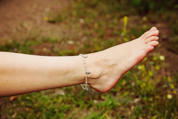 Female Leg Barefoot Fashionable Boho Anklet Grass Background — Stock Photo, Image