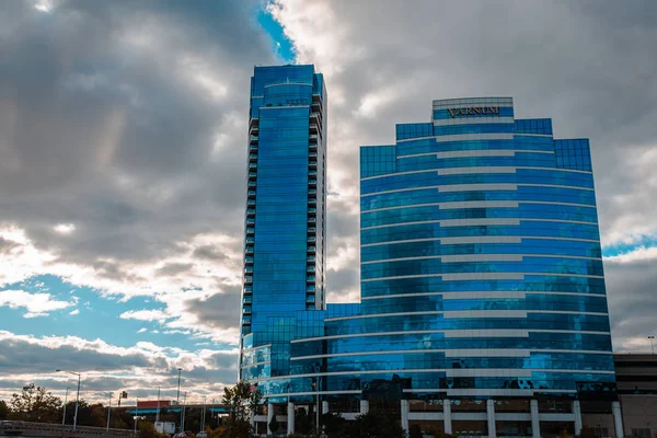 Grand Rapids, Mi / Amerika Birleşik Devletleri - Ekim 9th 2015: Grand Rapids Michigan bulutlu bir günde bina Varnum