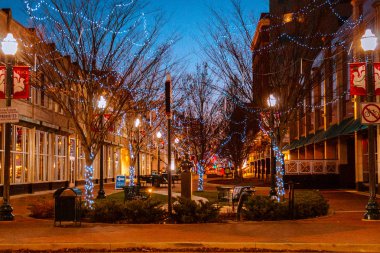 Şehir merkezindeki Kalamazoo Michigan Noel zamanı sırasında