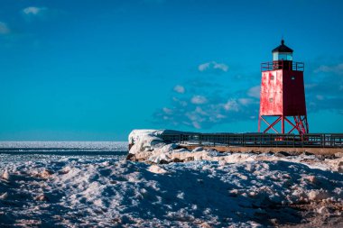 Charlevoix Michigan 'da deniz feneri donmuş.