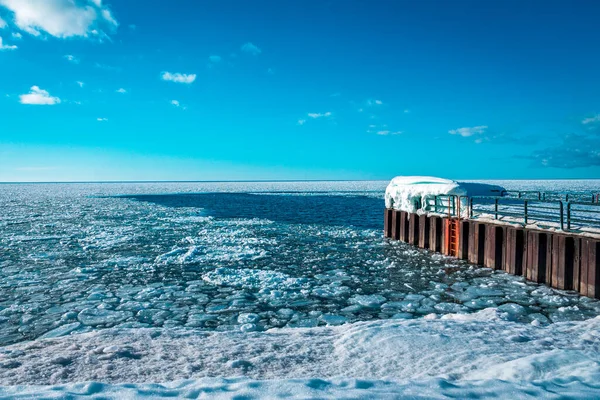 Charlevoix Michigans Pier Looking Out Frozen Lake Michigan — Stock Photo, Image