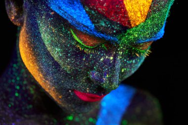 Uv soyut portreyi kapat