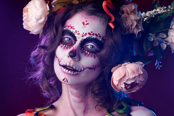 Halloween Tworzą Cukrową Czaszkę Piękny Model Koncepcja Santa Muerte — Zdjęcie stockowe