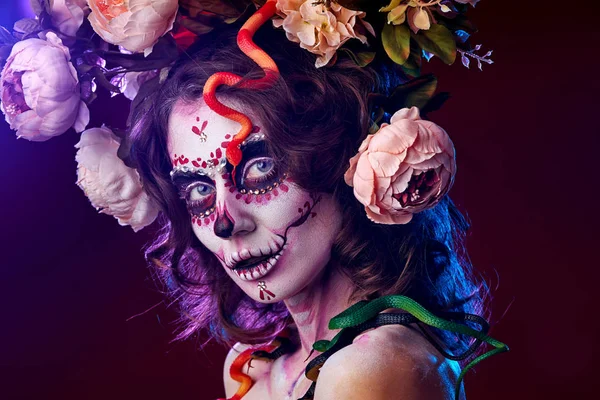 Halloween Tworzą Cukrową Czaszkę Piękny Model Koncepcja Santa Muerte — Zdjęcie stockowe