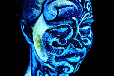 neon boya yaratıcı parlak UV portresi