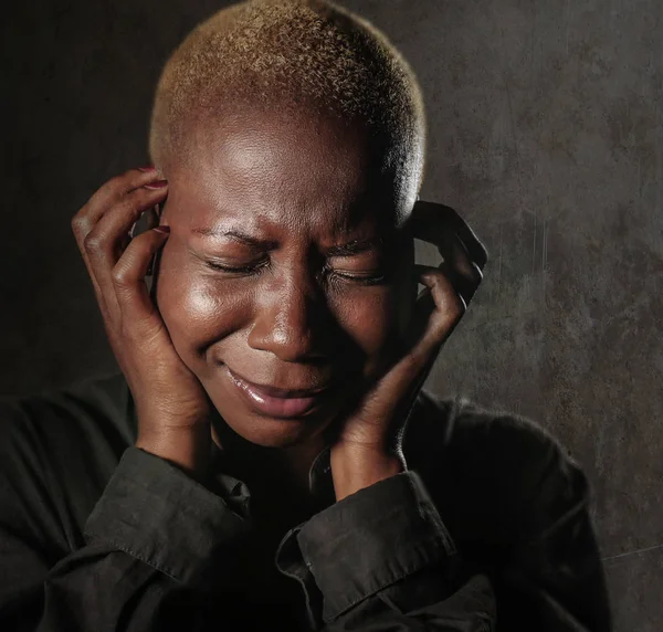 Κομψό Λυπημένος Και Καταθλιπτικός Αφρο Αμερικανική Μαύρη Γυναίκα Κλάμα Απόγνωση — Φωτογραφία Αρχείου