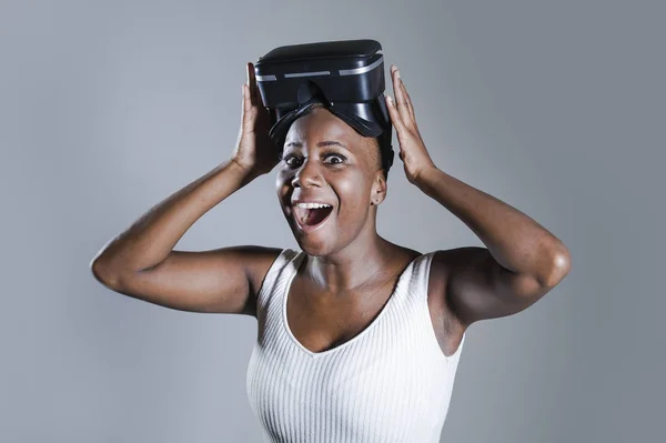Joven Atractiva Feliz Mujer Afroamericana Negro Mostrando Gafas Visión Después —  Fotos de Stock