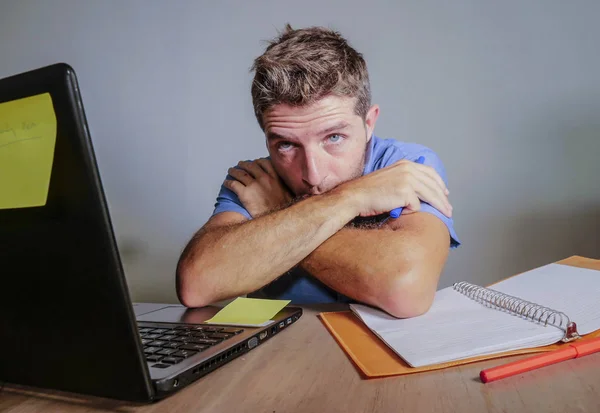 Young Crazy Stressed Overwhelmed Man Working Messy Office Desk Desperate — Stock Photo, Image