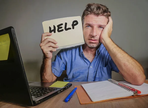 Young Desperate Stressed Businessman Feeling Overwhelmed Working Laptop Computer Office — Stock Photo, Image