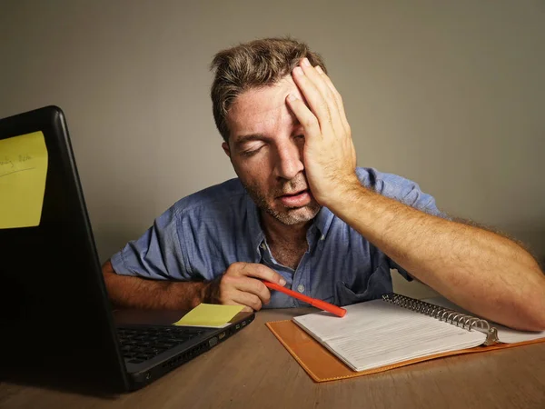 Sleepy Tired Exhausted Man Working Laptop Computer Accounting Taking Notes — Stock Photo, Image